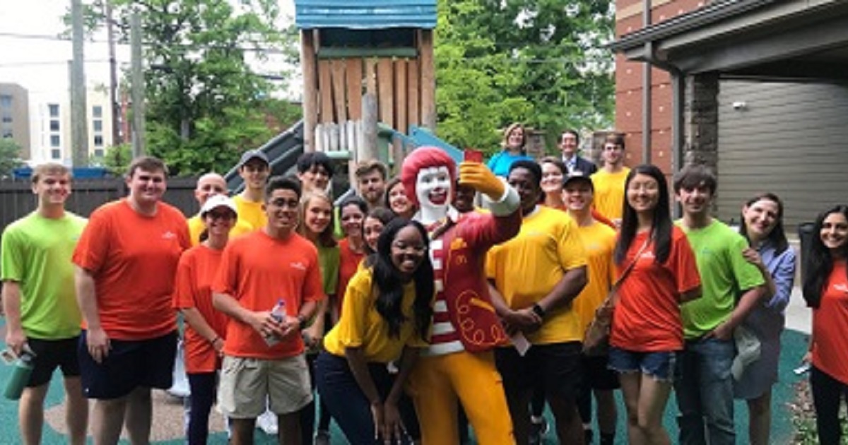 4 Benefits of Corporate Community Involvement I Am Protective